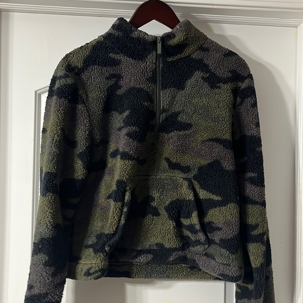 Pullover sweater from Aero.